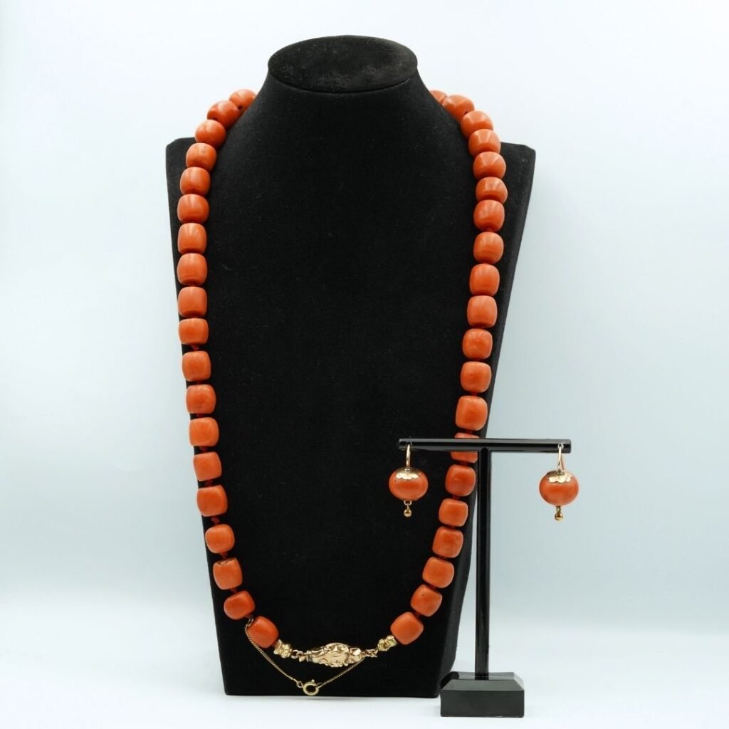 Bloedkoralen antieke sieraden set met grote kralen