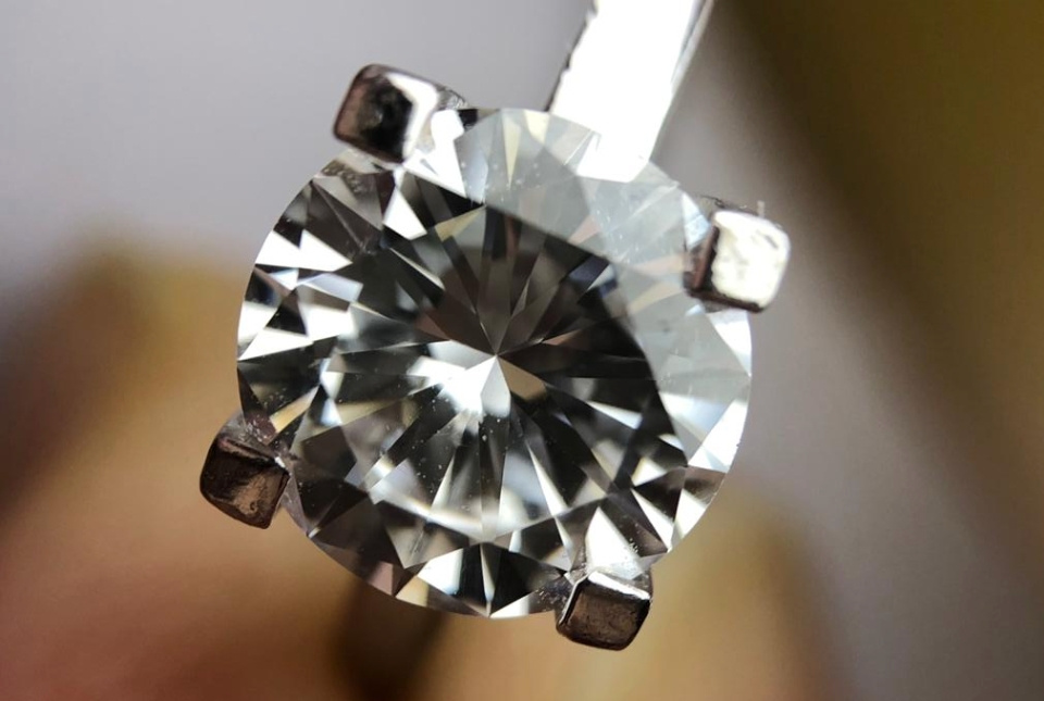 Diamanten ring met een grote briljant