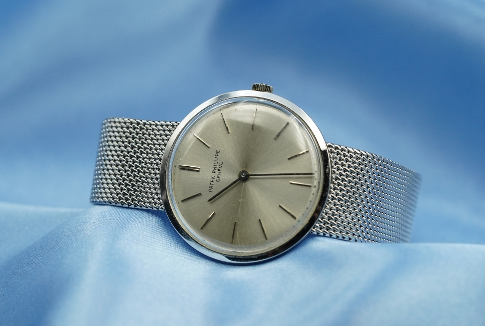 Vintage horloge van Patek Philippe gemaakt uit witgoud