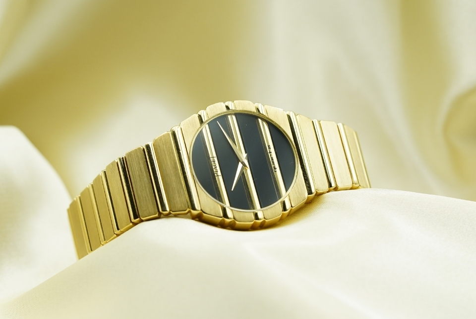 Gouden Piaget horloge met onyx plaat