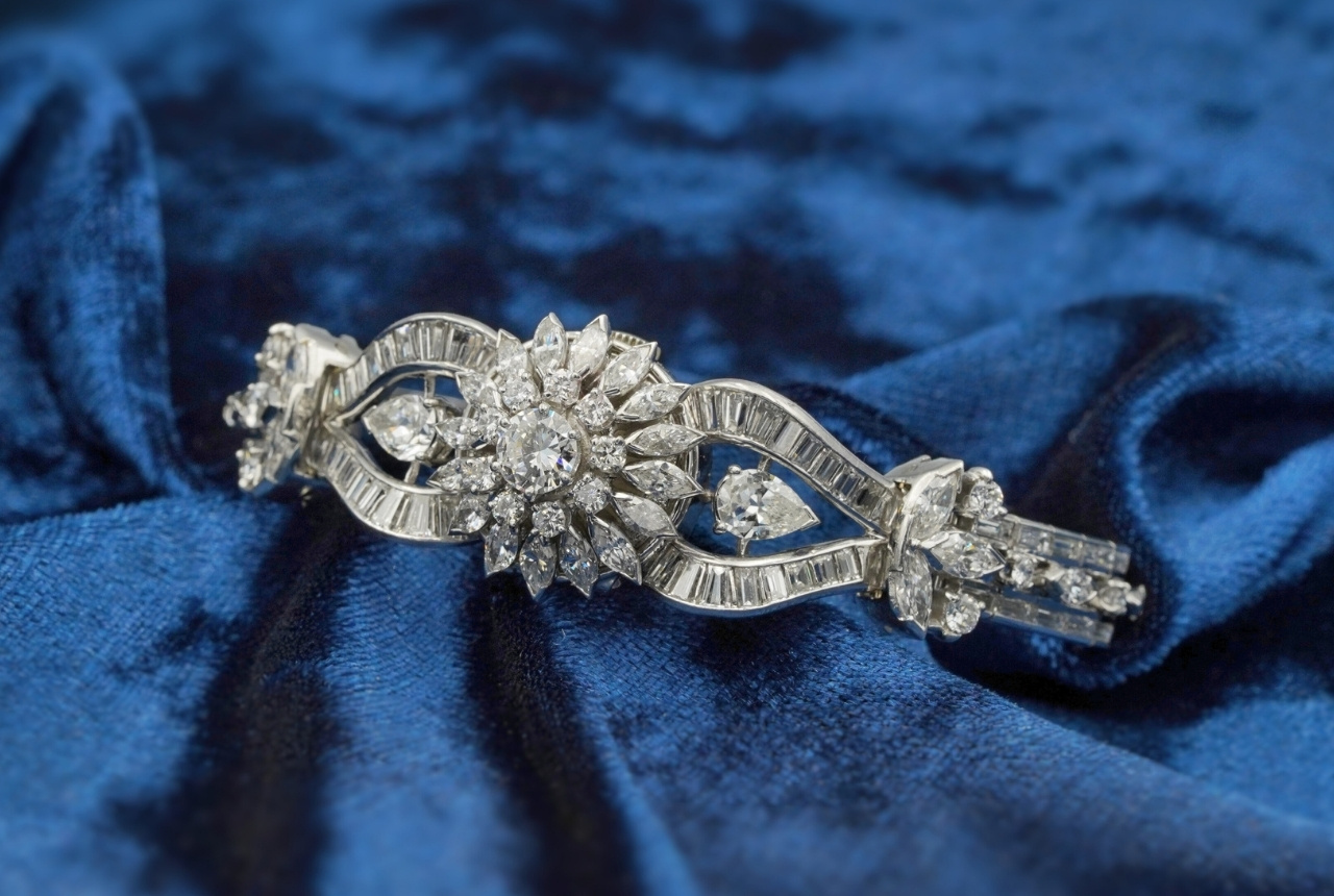 Vintage armband horloge uit platina en diamant